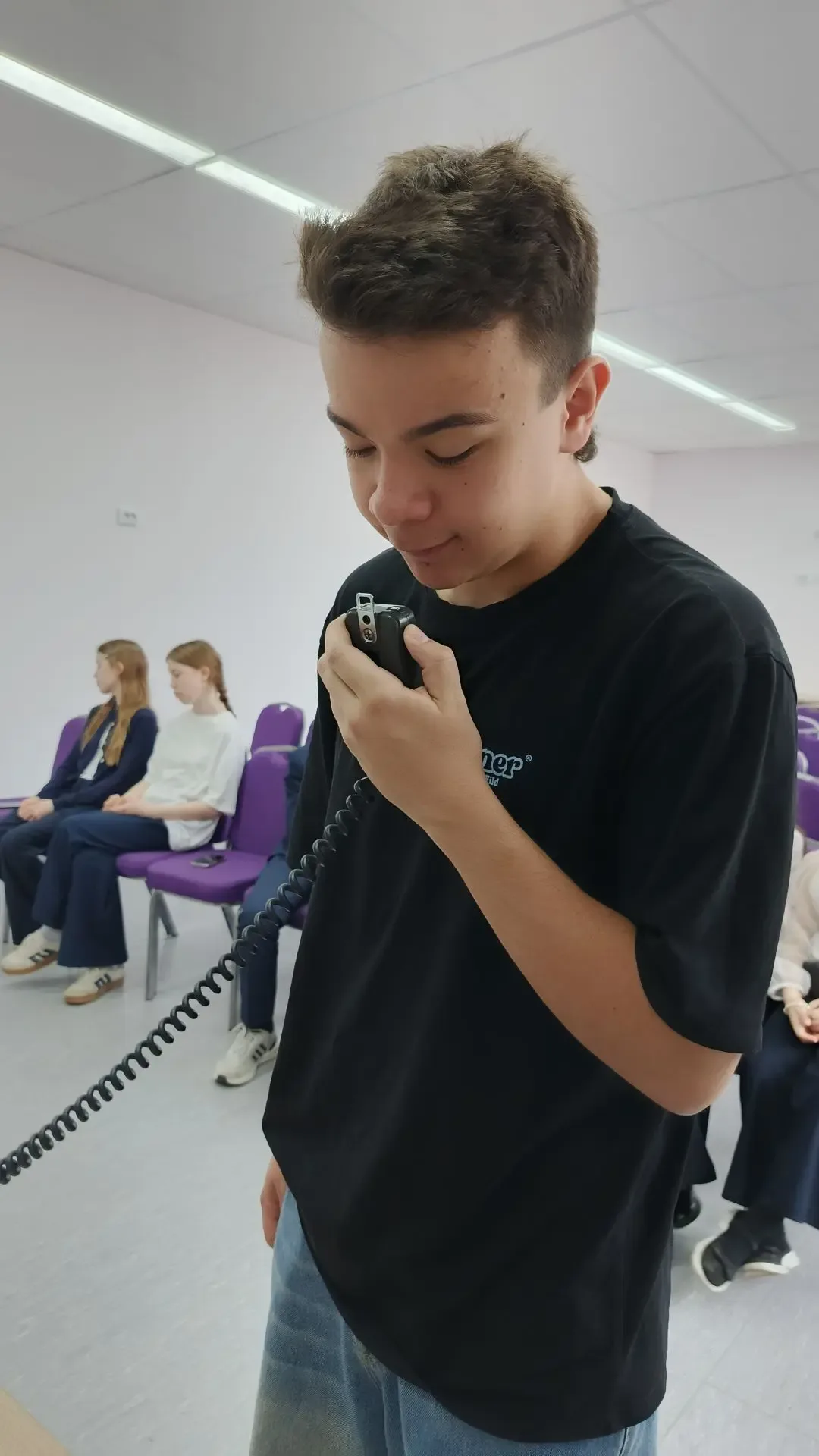 Наши ребята готовятся к связи с космонавтами на МКС🚀📡  ✅ Уточняем вопросы; ✅ Знакомимся с оборудован