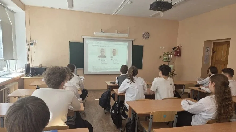 📢 В нашей школе для учащихся 5 и 7 классов прошёл Урок мужества, посвящённый героям всероссийской ин