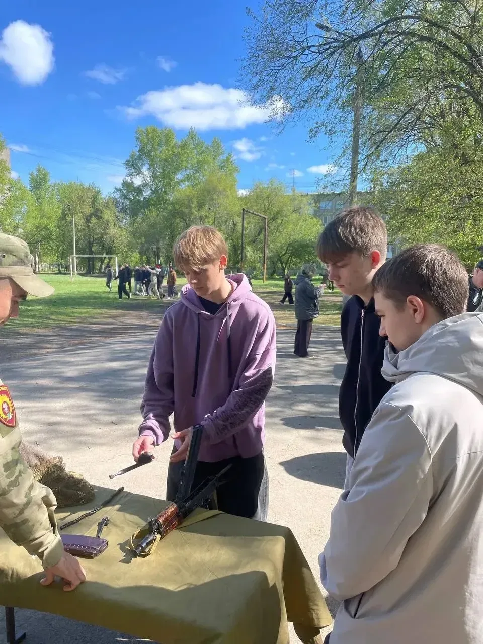 Сегодня для наших десятиклассников прошли военные сборы. Это было замечательно!