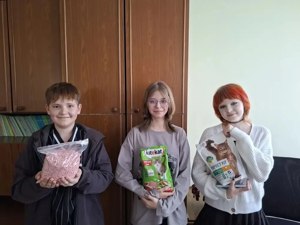 Учащиеся нашей школы приняли участие в акции «Лапа помощи». Собранный корм, игрушки, хозяйственные т