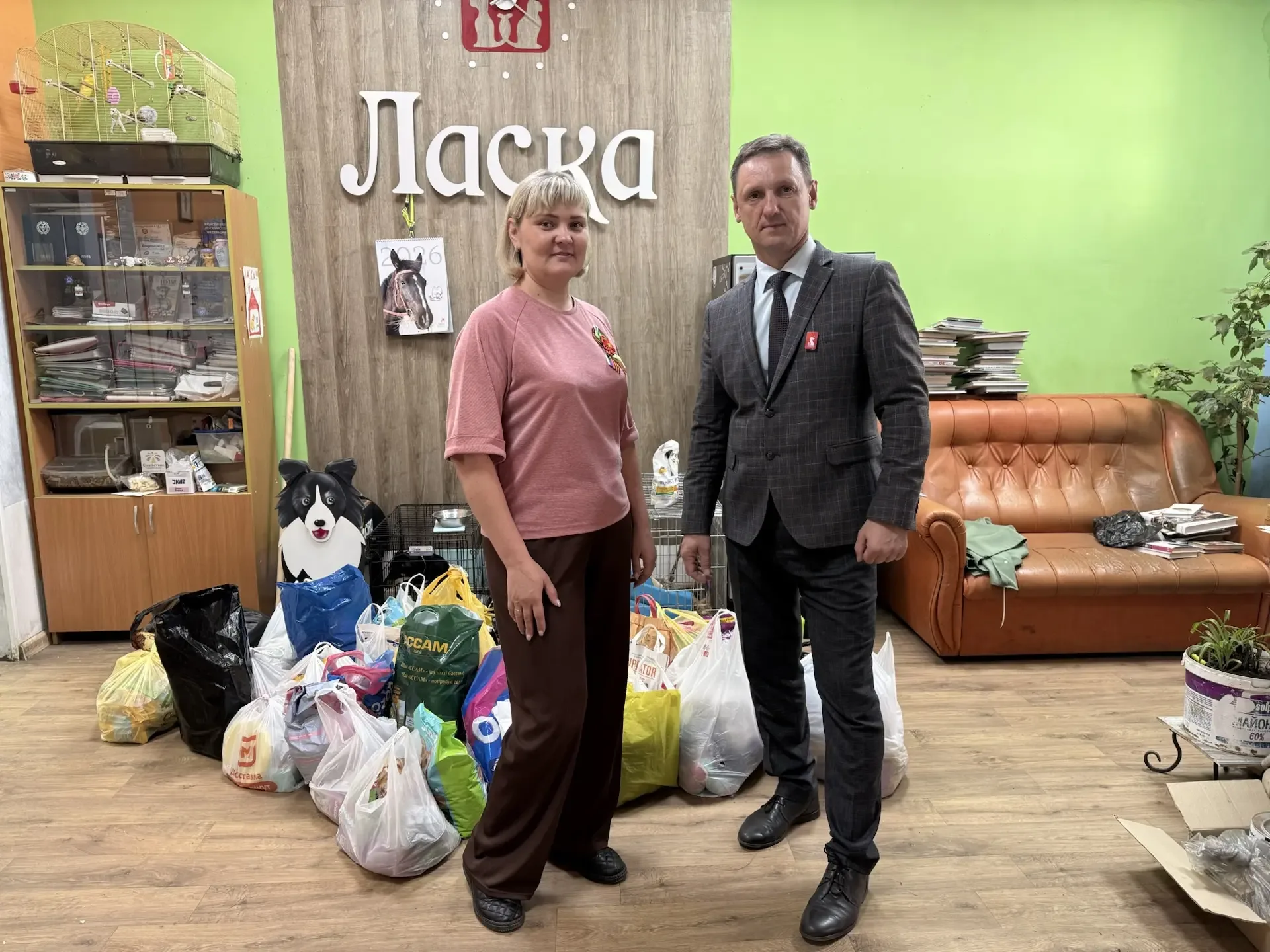 Учащиеся нашей школы приняли участие в акции «Лапа помощи». Собранный корм, игрушки, хозяйственные т