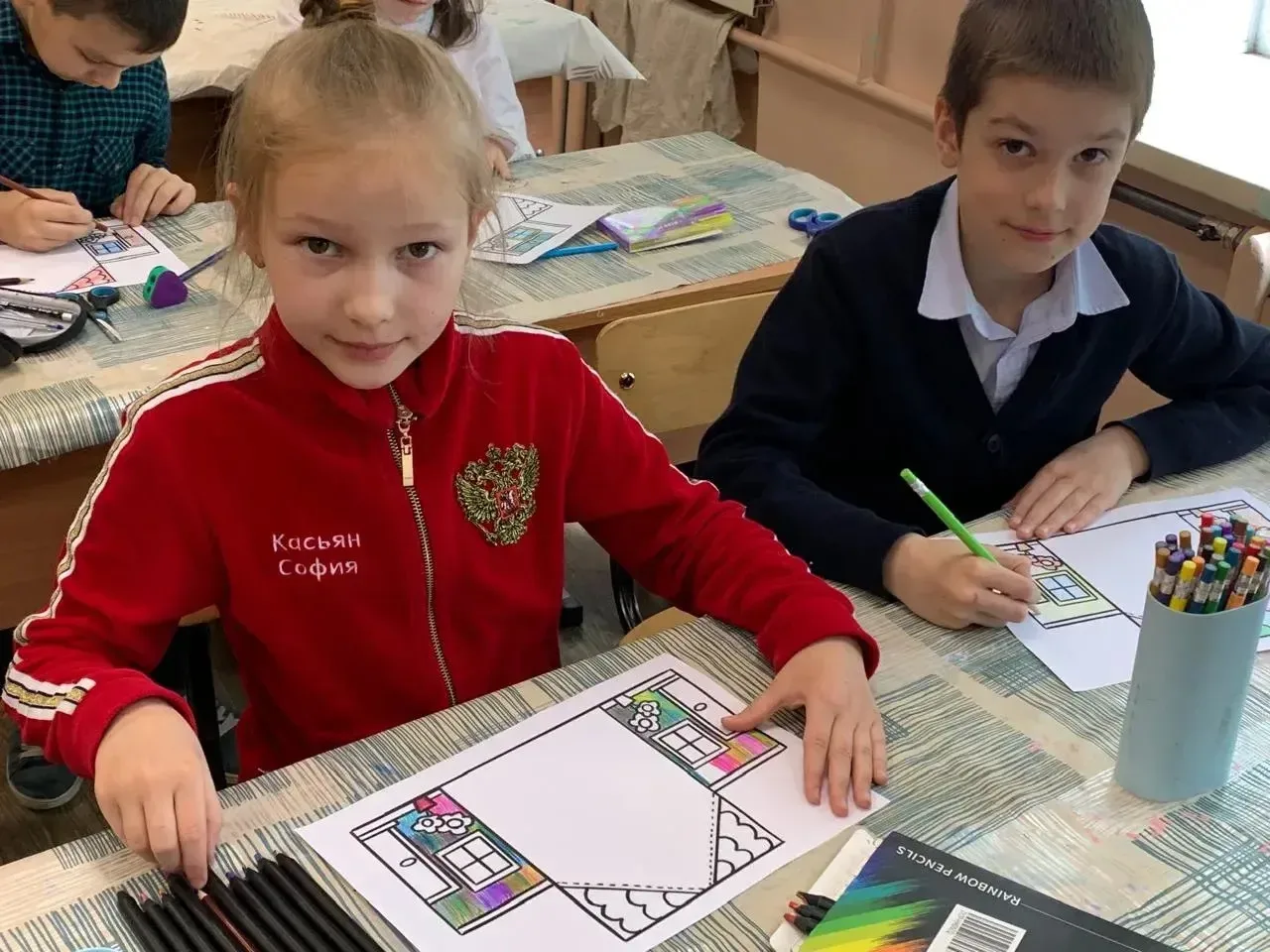 Во 2 "А" классе прошёл урок, посвящённый Международному Дню семьи. Ребята с удовольствием рассказыва