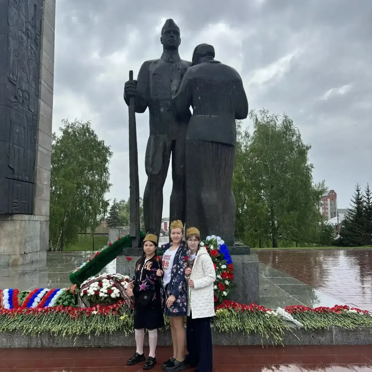 💐8 мая в преддверии праздника Великой Победы учащиеся 4г класса, классный руководитель Калаева Ирина