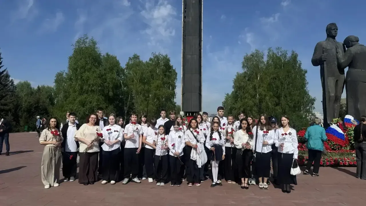 9 мая в День Великой Победы учащиеся МБОУ «Лицей № 122» под руководством заместителя директора по ВР