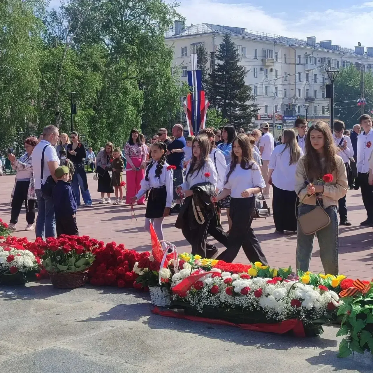 9 мая в День Великой Победы учащиеся МБОУ «Лицей № 122» под руководством заместителя директора по ВР