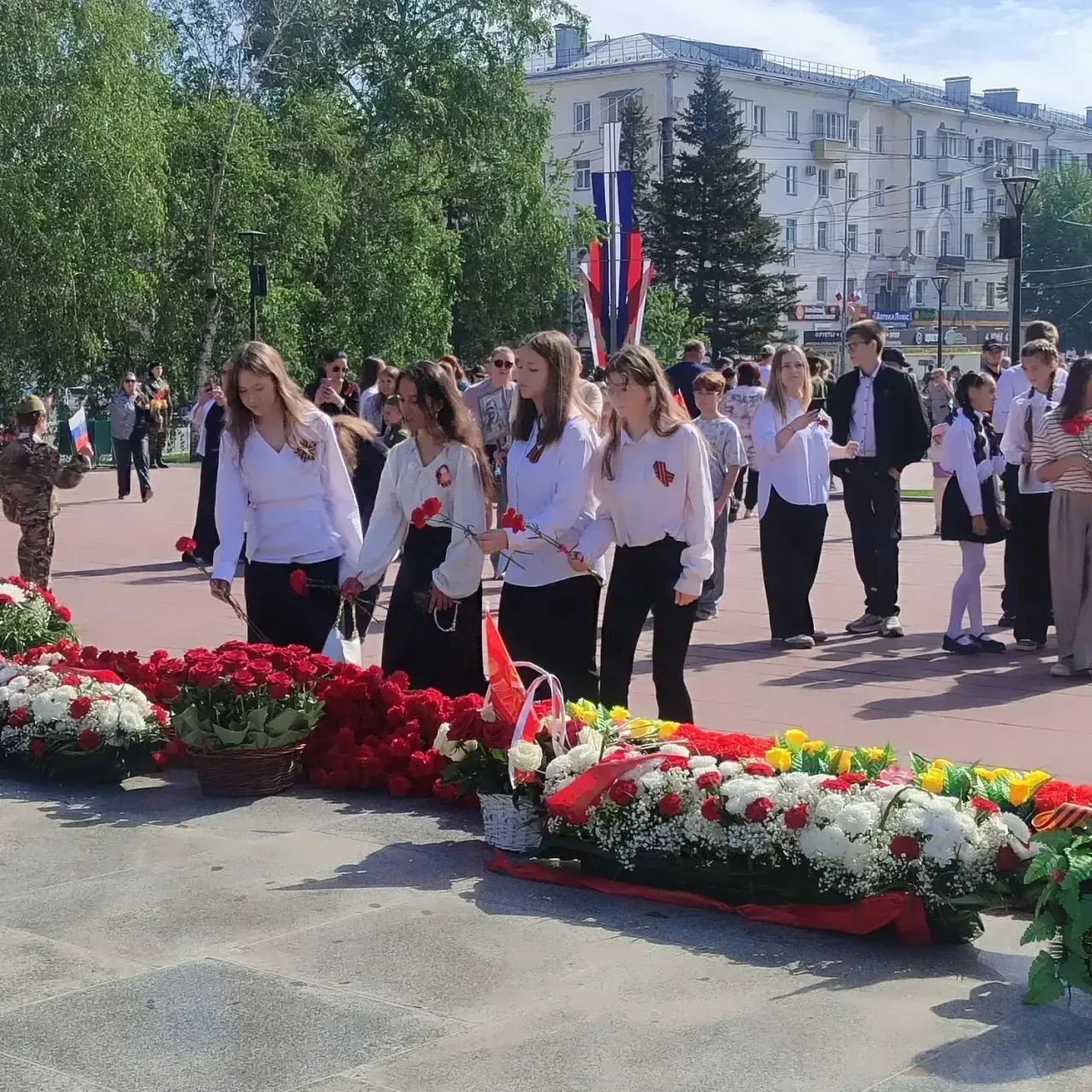 9 мая в День Великой Победы учащиеся МБОУ «Лицей № 122» под руководством заместителя директора по ВР