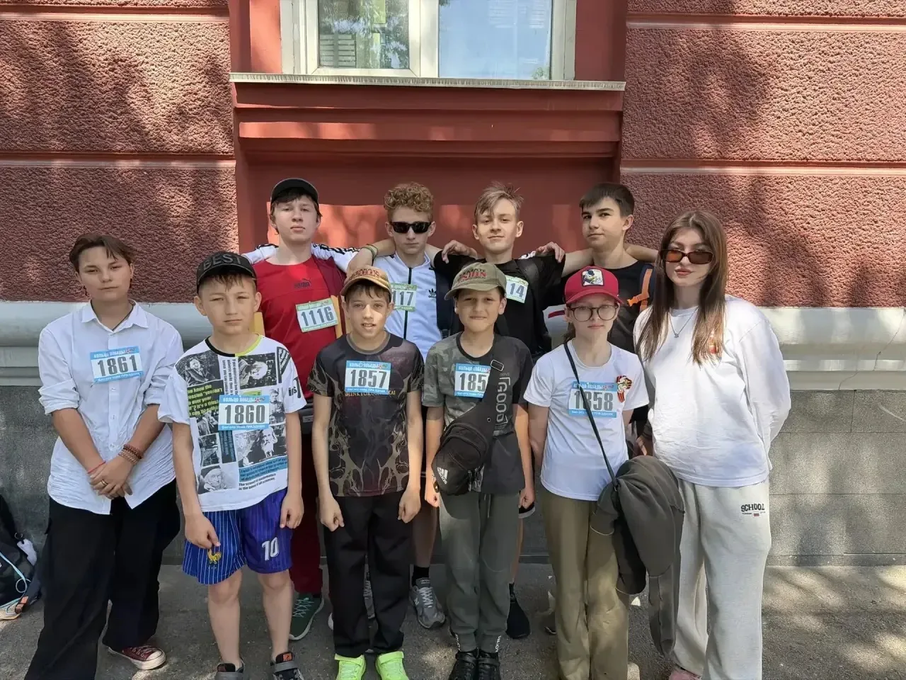 9 мая учащиеся МБОУ «Лицей  № 122» Пауль Илья (4б), Сосенко Мария (4б), Шевченко Дмитрий (4а), Устин