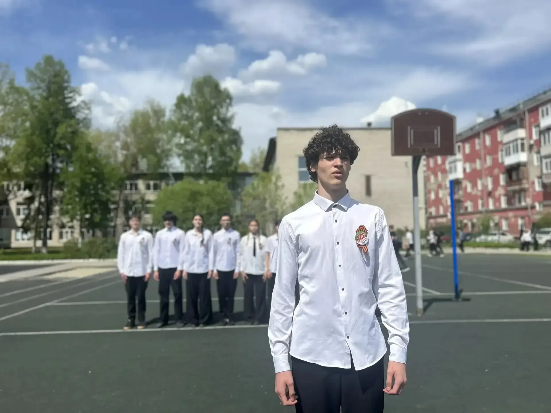 "Чтоб не забылась та война..." 🎶✨       В нашей школе в преддверии празднования Дня Победы прошел за