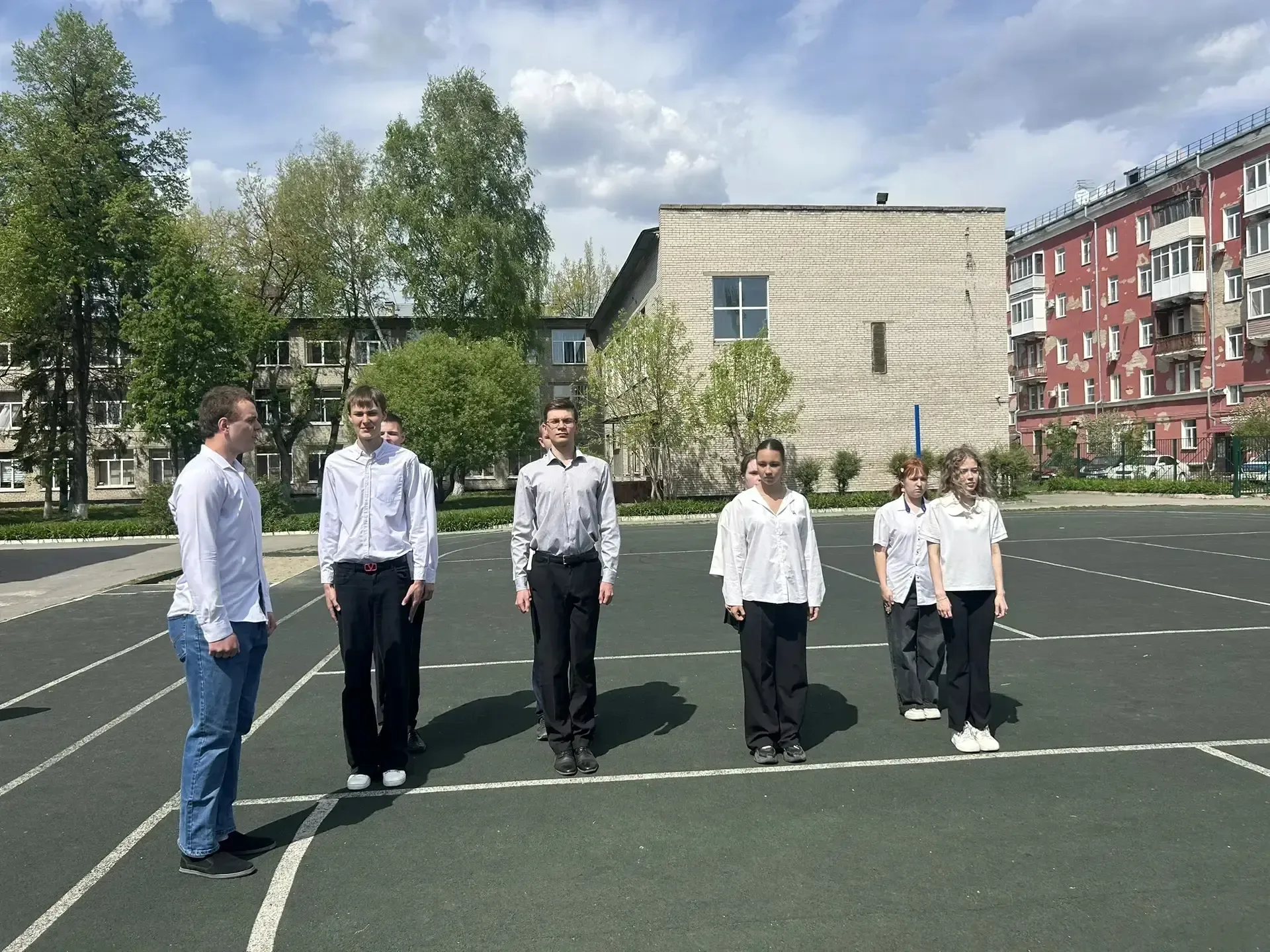 "Чтоб не забылась та война..." 🎶✨       В нашей школе в преддверии празднования Дня Победы прошел за