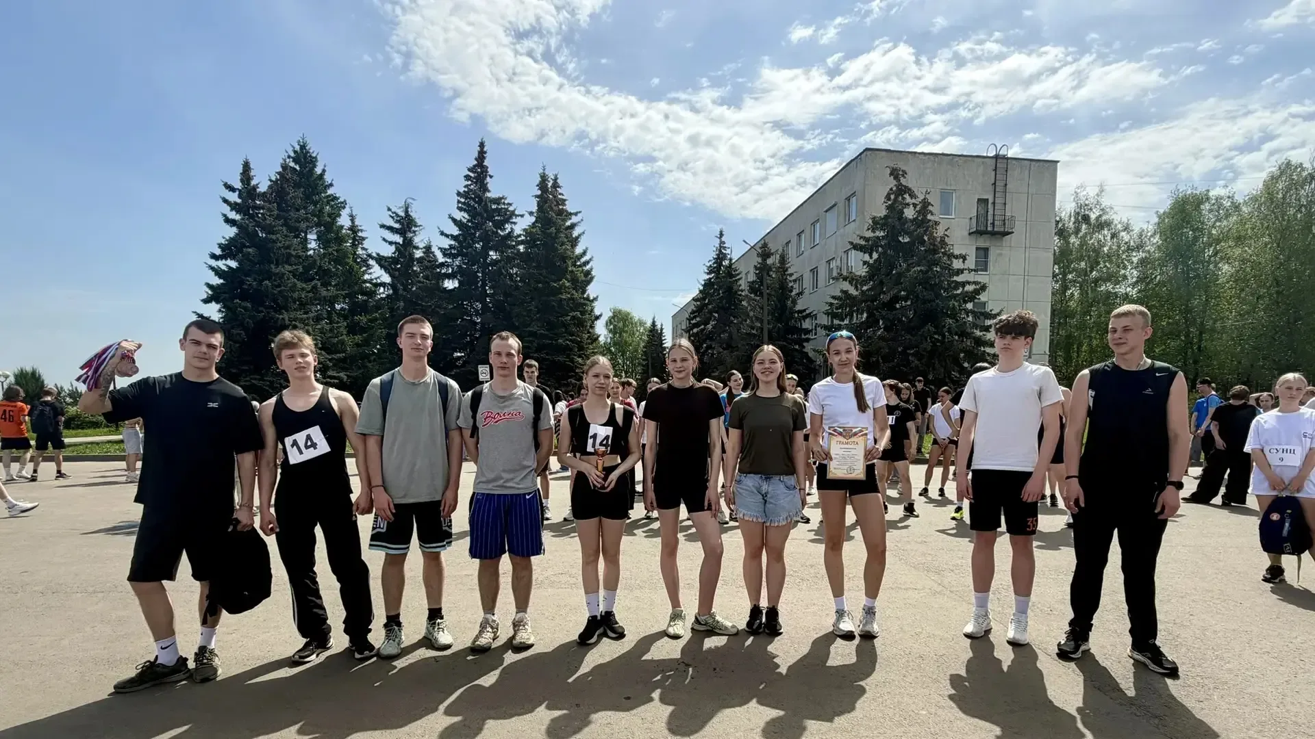 Сегодня ученики нашей школы приняли участие в традиционном весеннем легкоатлетическом эстафетном про
