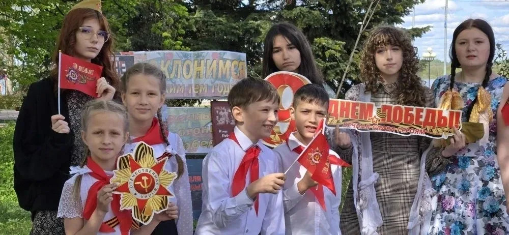 ЧТОБЫ ПОМНИЛИ!  9 мая 2026 года на открытой сцене Волжского парка состоялось выступление участников 
