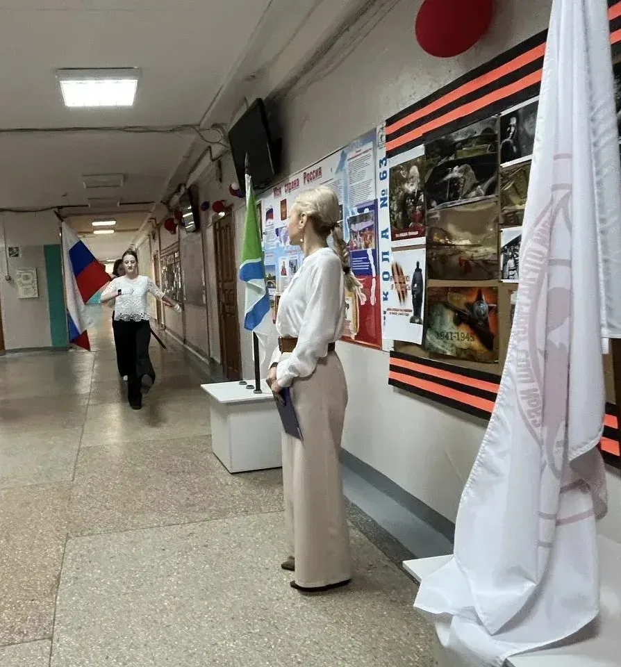 ТОРЖЕСТВЕННАЯ ЛИНЕЙКА🇷🇺  Традиционная линейка понедельника, посвященная поднятию флага Российской Фе
