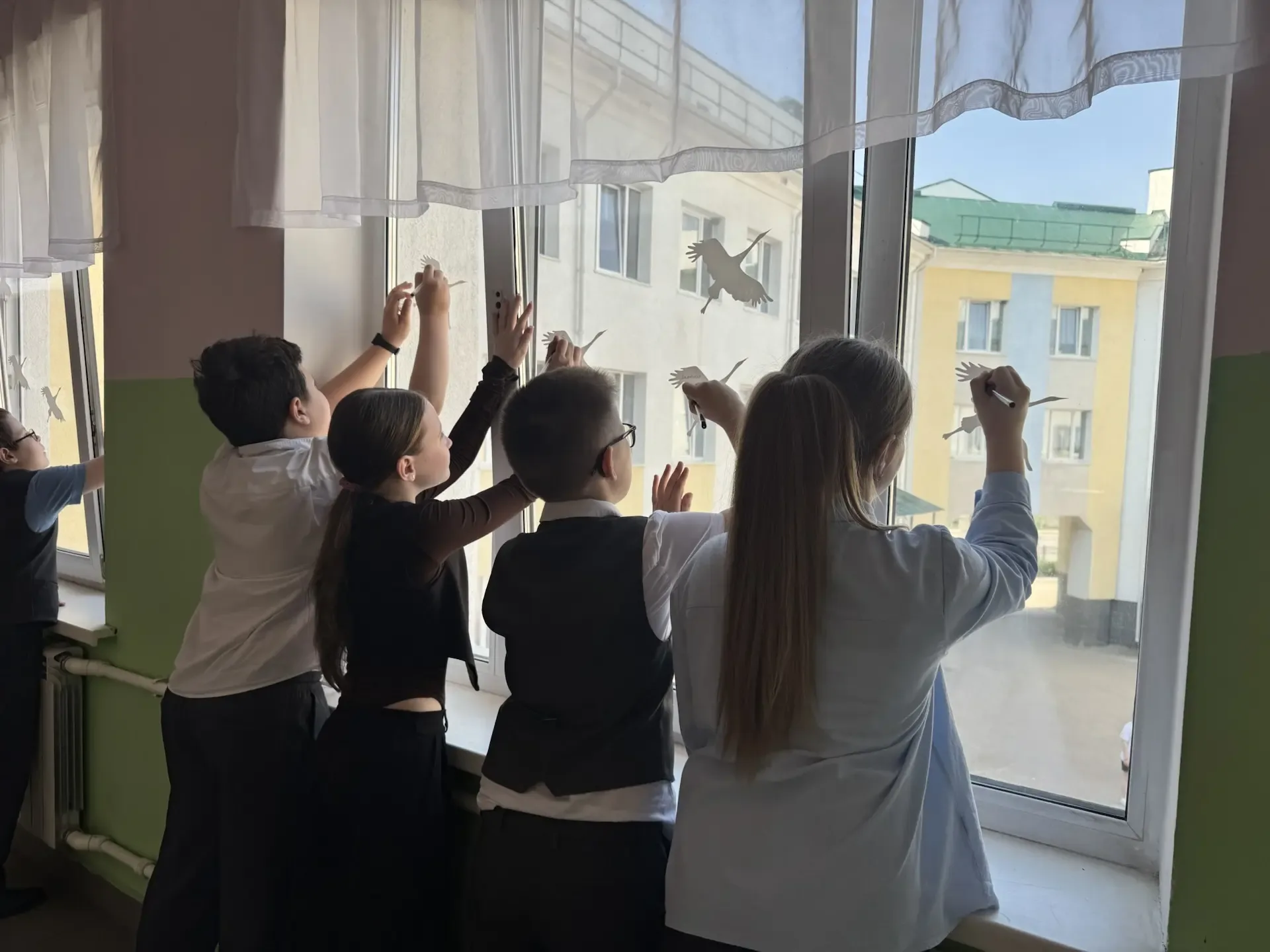 📢 Акция «Журавли Победы 2026»  Ученики нашей школы приняли участие в акции «Журавли Победы», наклеил