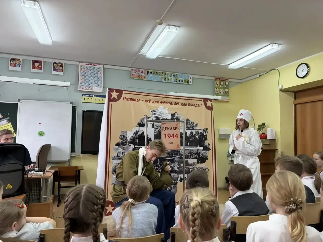 🔴 В преддверии празднования Дня Великой Победы для 3 «В» класса был показан спектакль «Рязань — горо