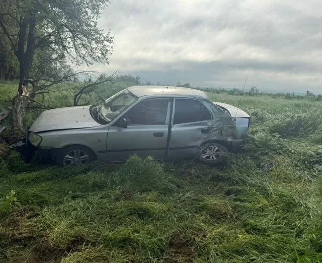 В Будённовском округе в результате съезда с дороги пострадал водитель  Автоавария произошла накануне