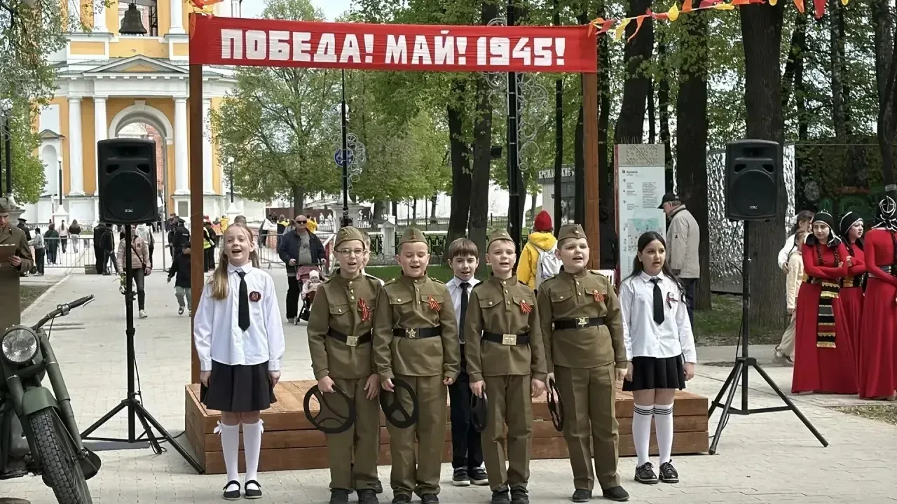 Учащиеся 3 В класса разделили радость Великой Победы со всей страной. Они приняли участие в празднов