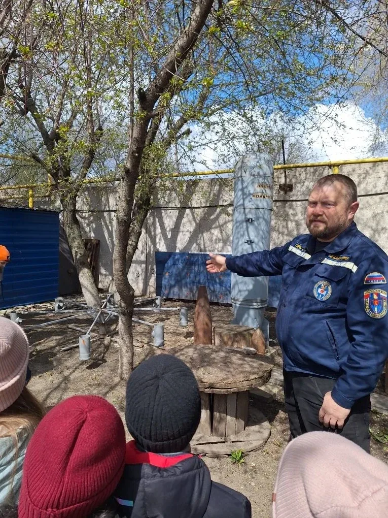 🚒 Экскурсия в мир спасателей! Ученики 3 «Г» класса побывали на увлекательной экскурсии в Аварийно-сп