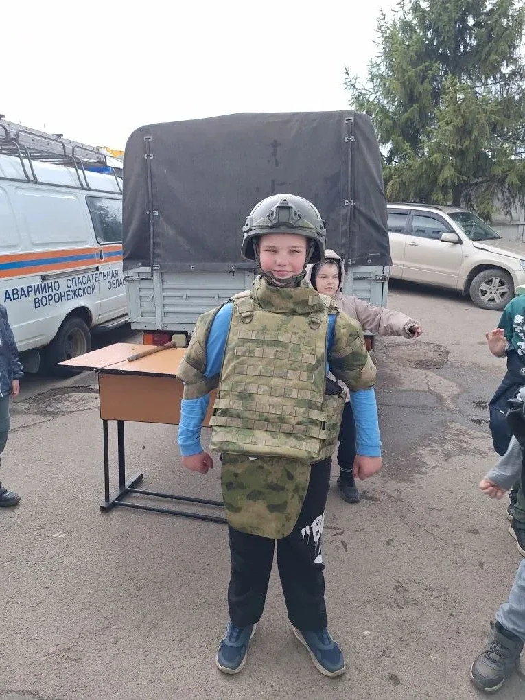 🚒 Экскурсия в мир спасателей! Ученики 3 «Г» класса побывали на увлекательной экскурсии в Аварийно-сп
