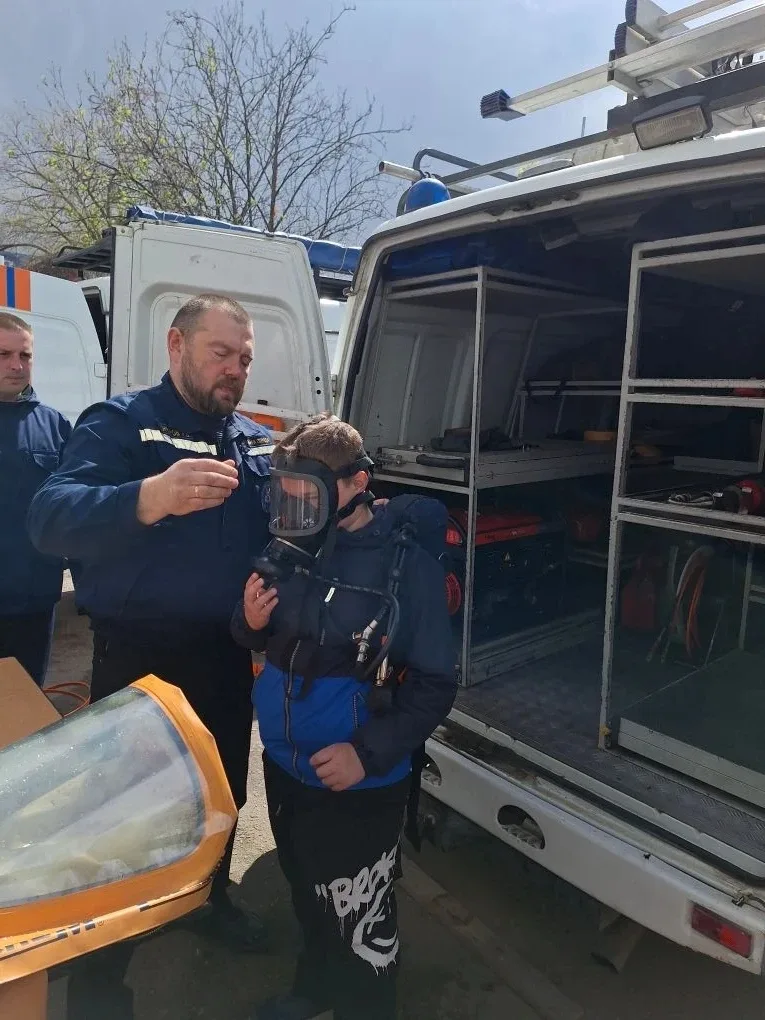 🚒 Экскурсия в мир спасателей! Ученики 3 «Г» класса побывали на увлекательной экскурсии в Аварийно-сп