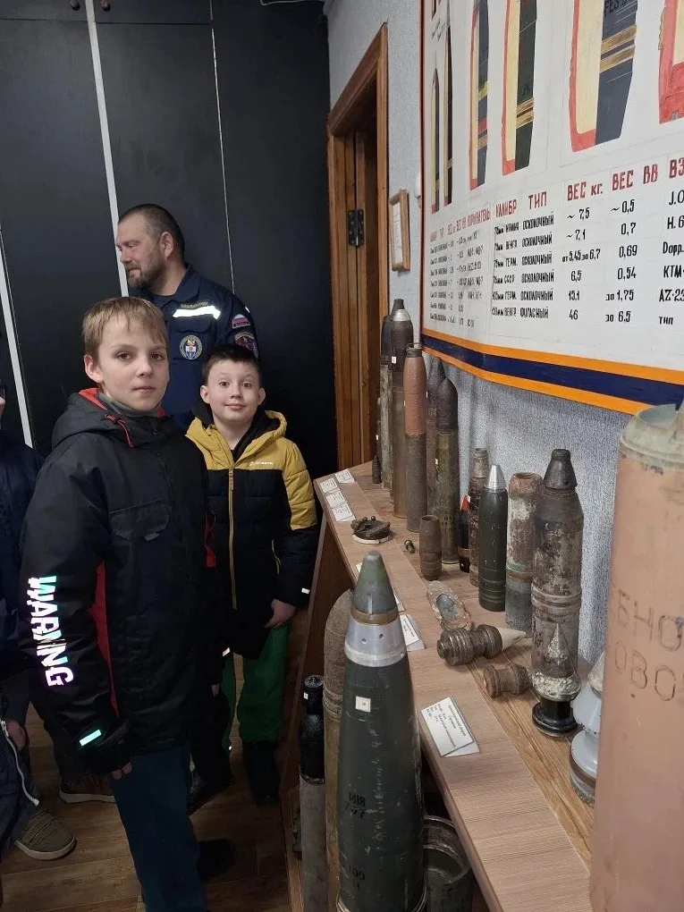 🚒 Экскурсия в мир спасателей! Ученики 3 «Г» класса побывали на увлекательной экскурсии в Аварийно-сп