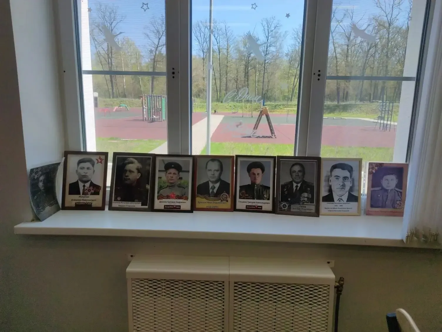 ⭐«Окна Победы»⭐ 🌟 Обучающиеся нашей школы с гордостью приняли участие во Всероссийской акции «Окна П