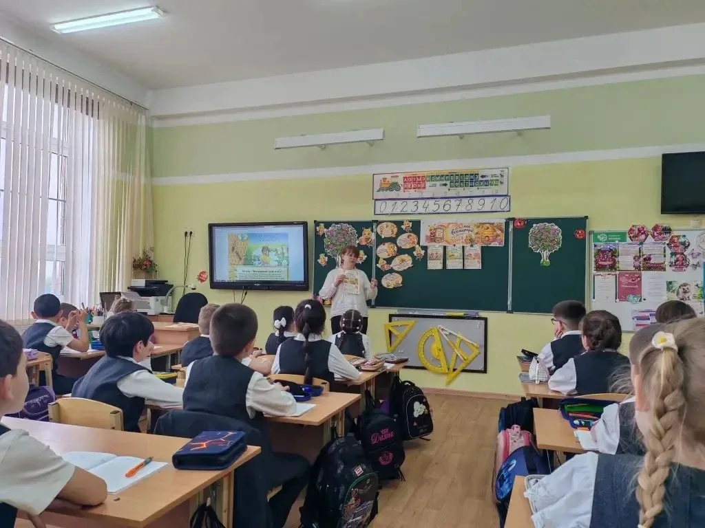 🐝🐝🐝 20 мая — День пчёл! 🐝🐝🐝  Сегодня наши маленькие эколята из 2Б класса провели занятие, посвящённо