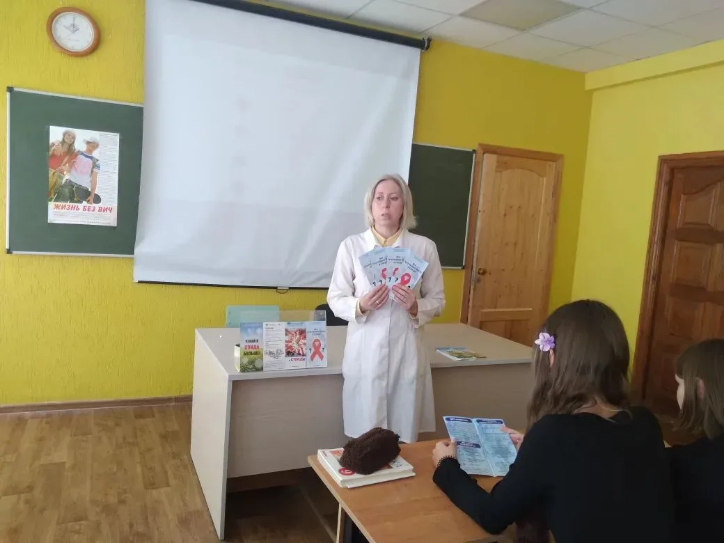🩺 Важно говорить об этом открыто и без мифов.  В преддверии Всемирного дня памяти умерших от СПИДа в