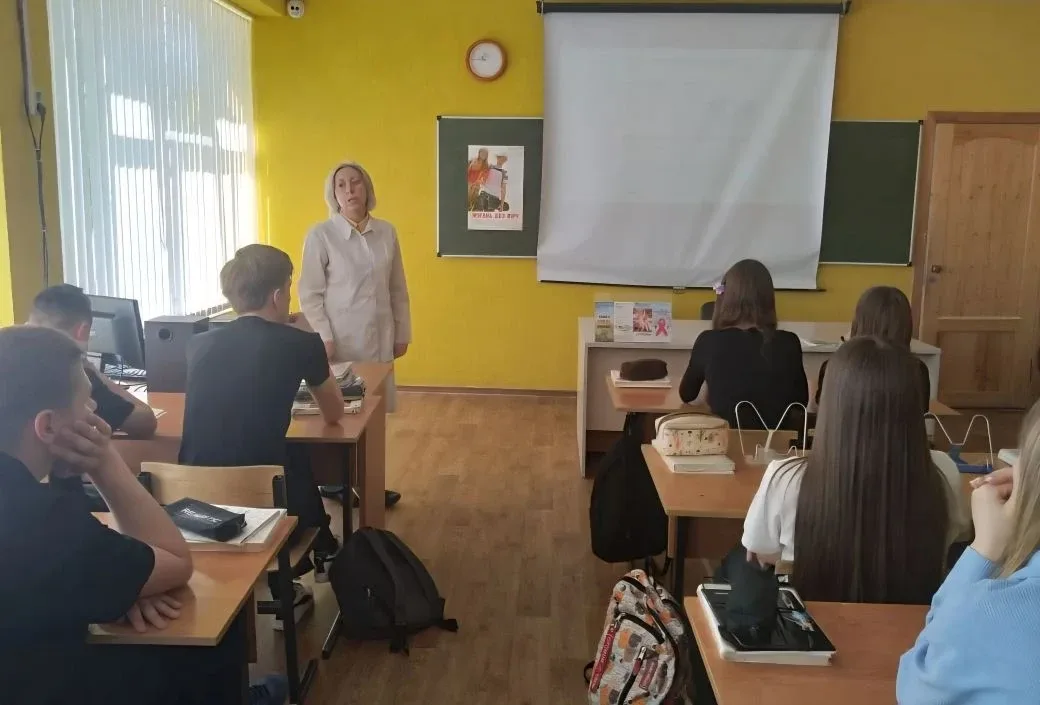 🩺 Важно говорить об этом открыто и без мифов.  В преддверии Всемирного дня памяти умерших от СПИДа в