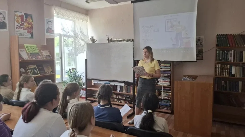 🌼 Весна — время улыбок, солнца и… музейных приключений в школе! А вы знали, что в нашей школе можно 