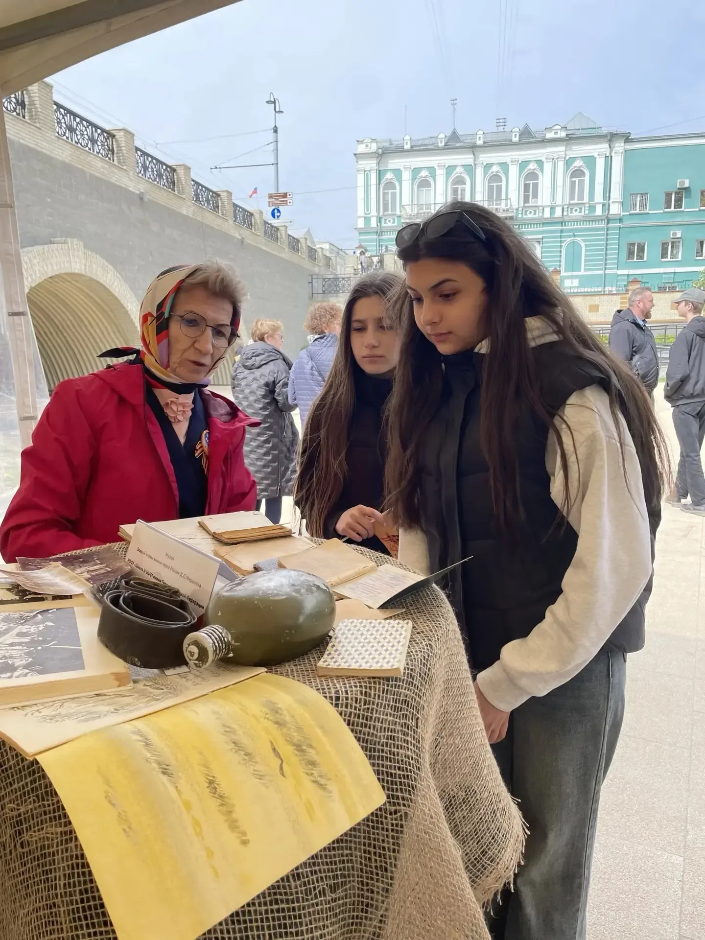 ⭐️ С памятью в сердце: школьный музей на главном празднике страны!  🎖️ Сегодня, в священный для кажд