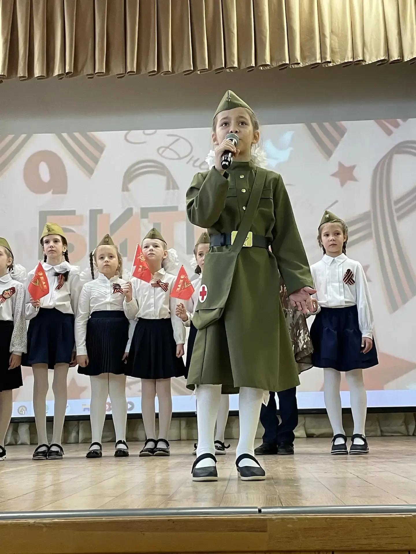 В преддверии Дня Победы в нашей школе  прошёл конкурс патриотической песни «Битва  хоров», посвящённ
