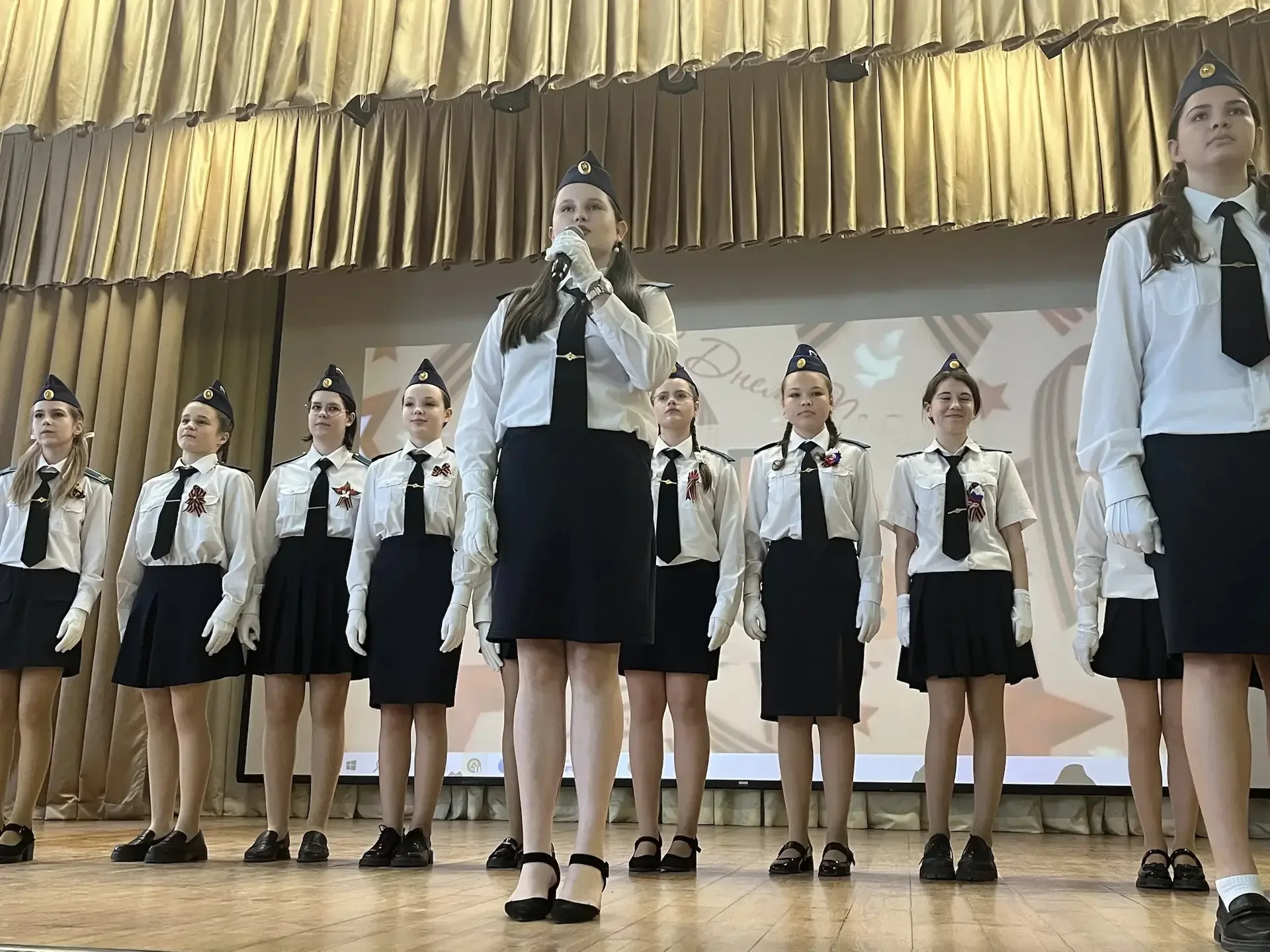 В преддверии Дня Победы в нашей школе  прошёл конкурс патриотической песни «Битва  хоров», посвящённ