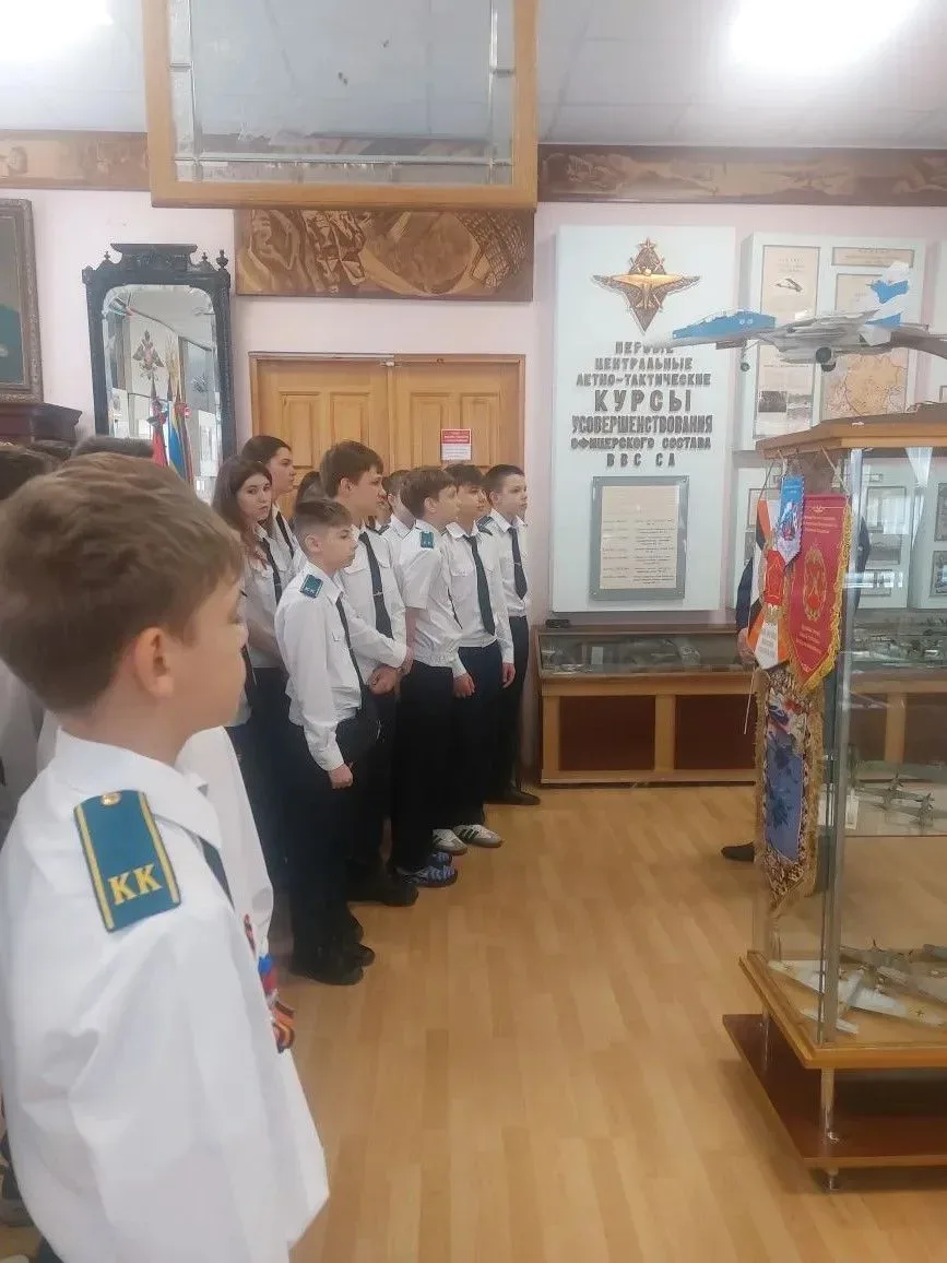 ✈️В рамках военно‑патриотической работы учащиеся кадетского класса лётно‑технической направленности 