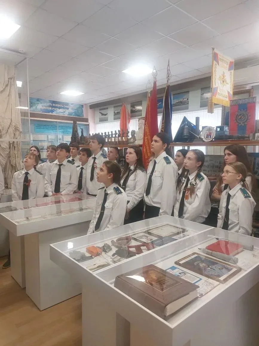 ✈️В рамках военно‑патриотической работы учащиеся кадетского класса лётно‑технической направленности 