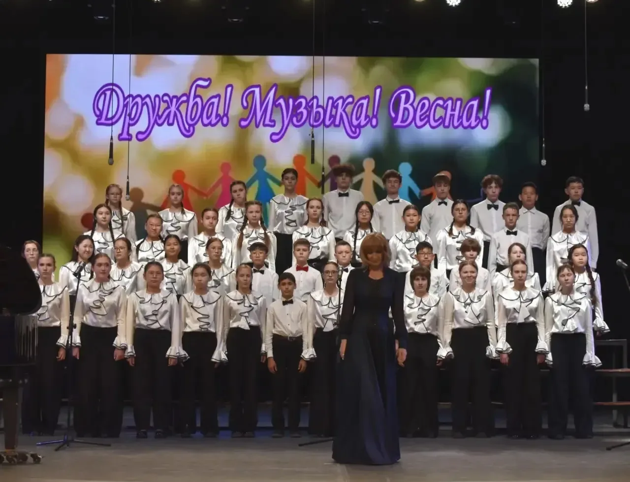 🎉 Поздравляем Чаптыкову Марию, ученицу 5Г класса! 🎶👏  Мария в составе образцового хора «Акварель» на