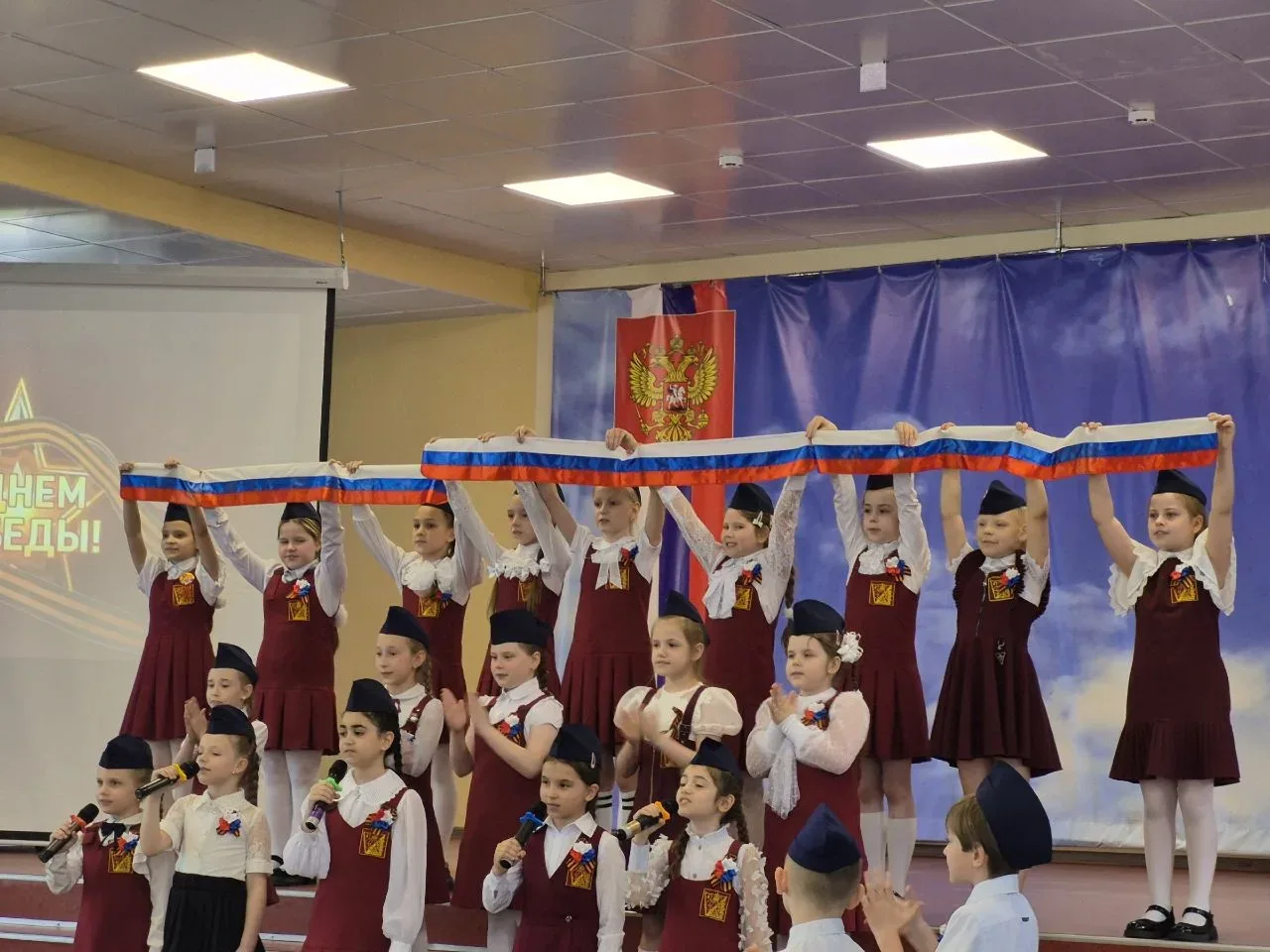 🕊 8 мая в нашей школе прошёл ряд мероприятий, посвященный 81-ой годовщине Победы в Великой Отечестве