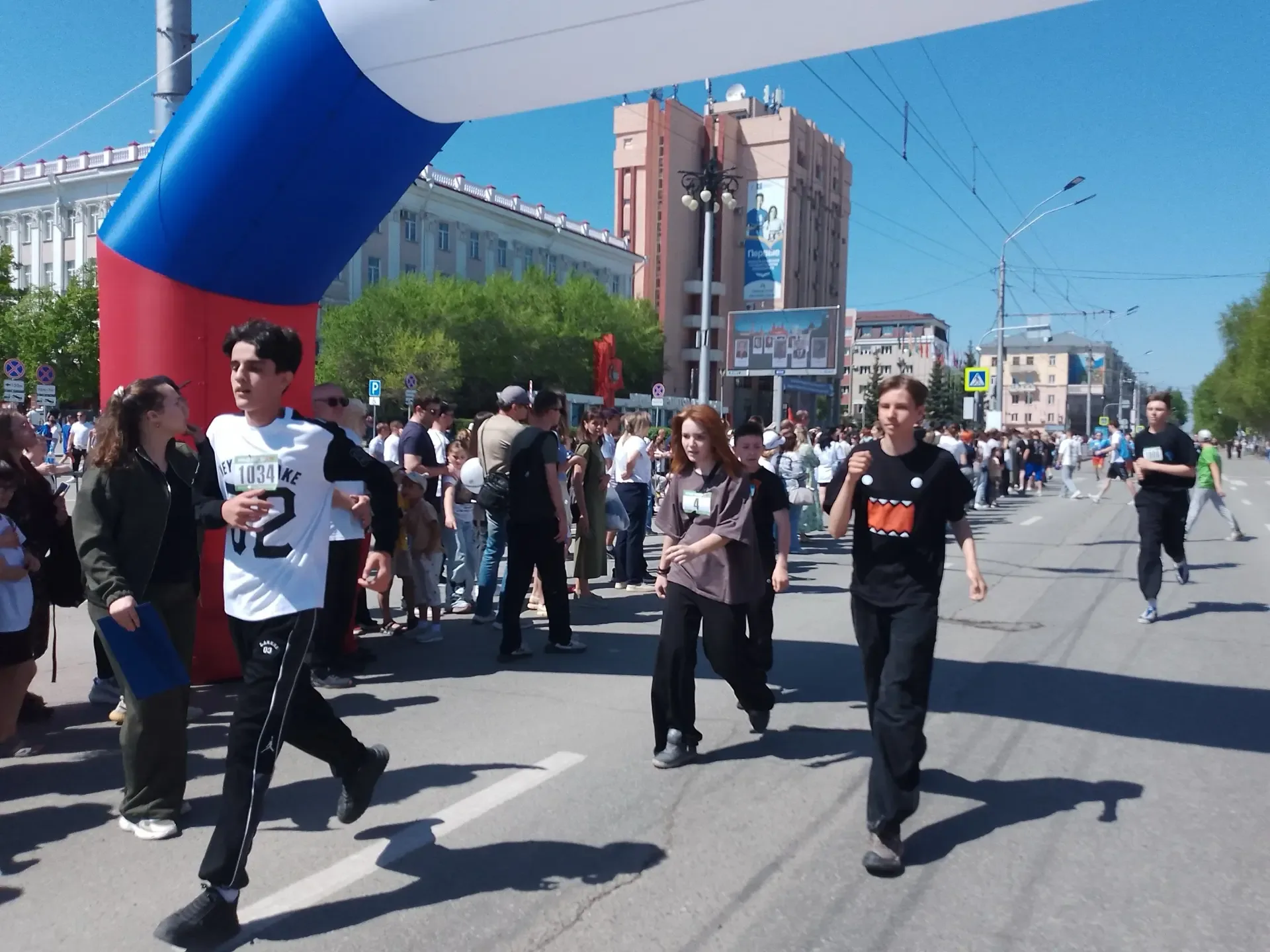 Кольцо Победы  Сегодня ученики школы 98 участвовали в легкоатлетическом забеге «Кольцо Победы». Трад