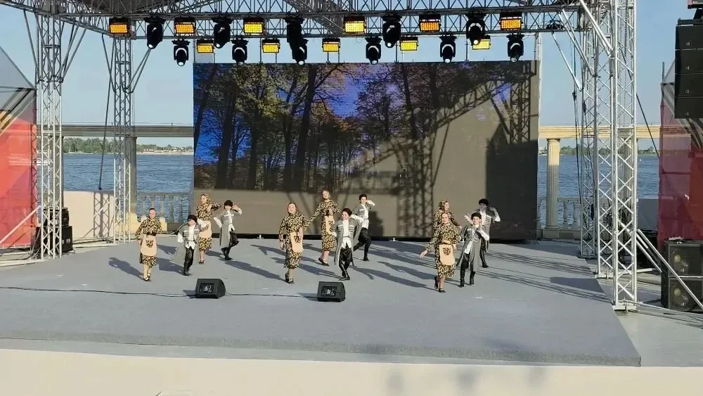 В День Победы, ученик 3 «Г» класса #МОУСШ81 Никита Зызин не просто поздравлял жителей и гостей город