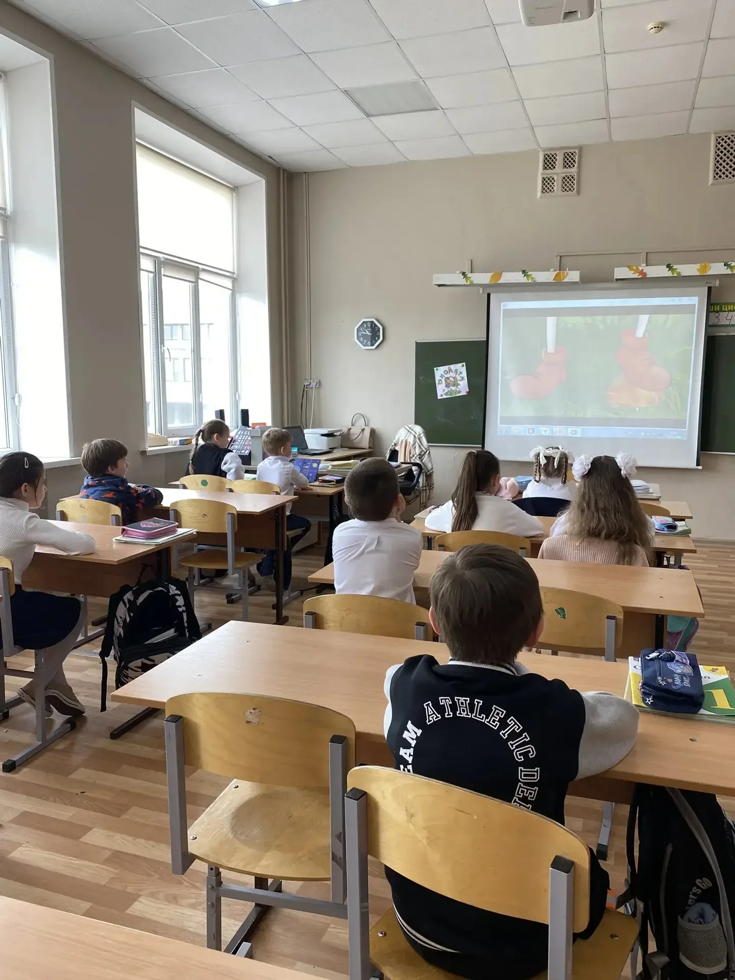Учащиеся начальной школы на этой неделе активно участвовали в мероприятиях ко Дню Эколят.  Урок «Эко