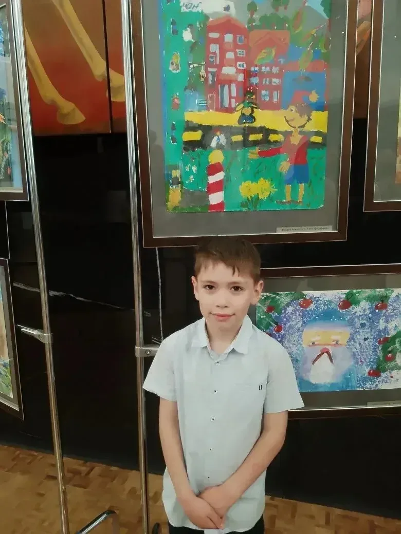 Успехи юного художника 🖼🎨  Ученик 1 "А" Саша Гридин принял участие в выставке «Мир театральной сказк