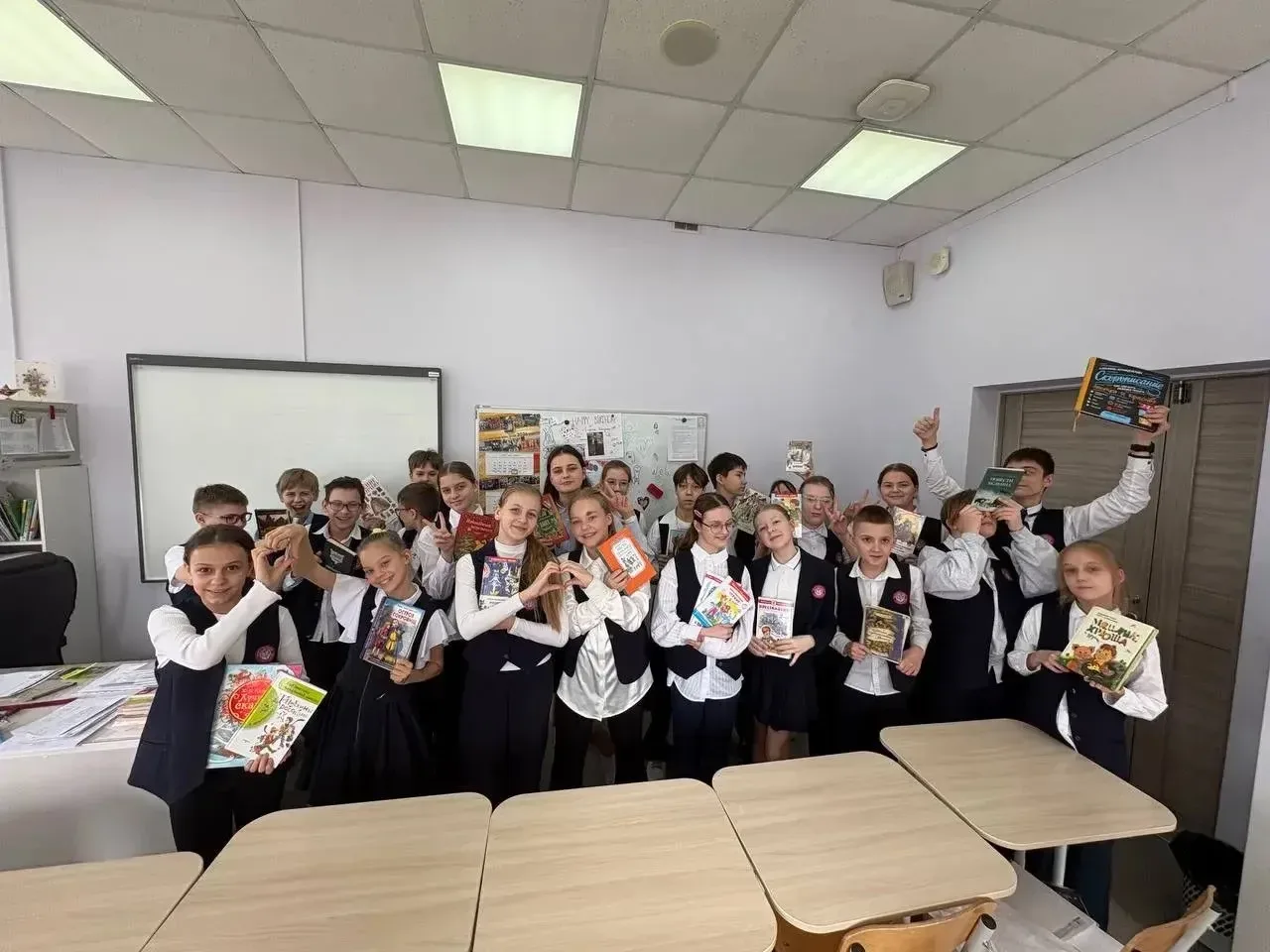 Волонтёрский отряд «Живые сердца» организовал и провёл благотворительную акцию «Сельская библиотека»