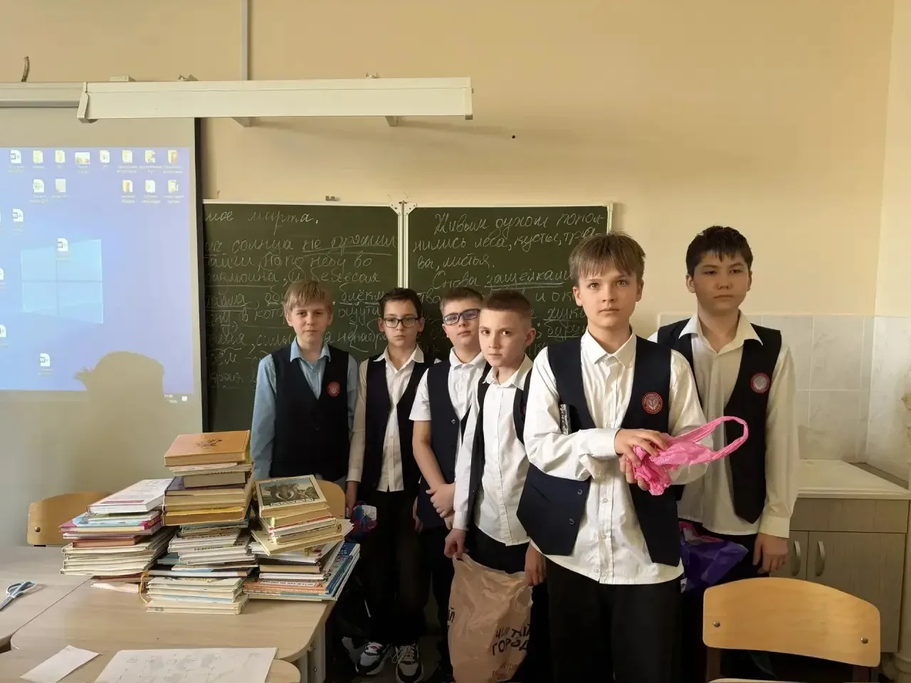 Волонтёрский отряд «Живые сердца» организовал и провёл благотворительную акцию «Сельская библиотека»