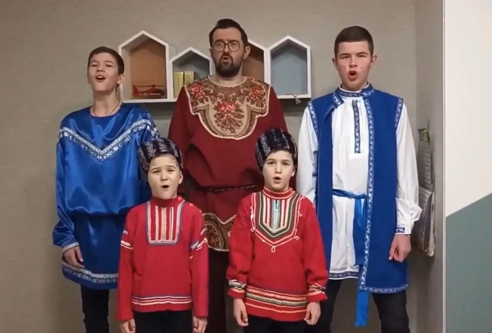 Поздравляем семью Челноковых с новой победой! 🥳 Семейный ансамбль Челноковых награждён дипломом ПОБЕ