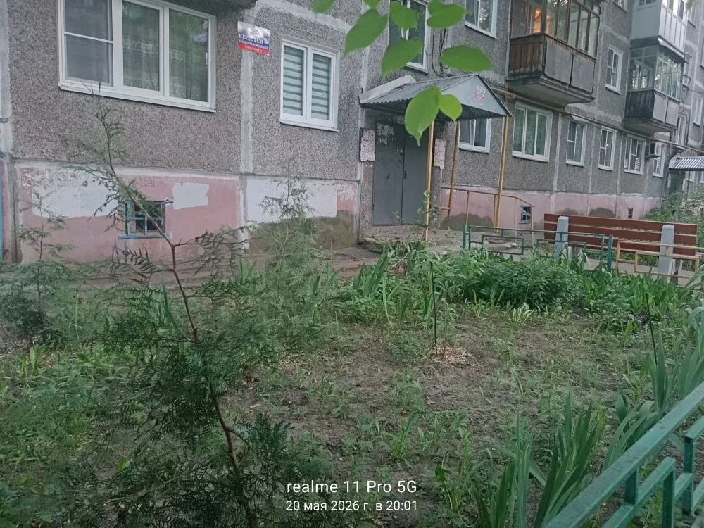 Жители дома № 7к1 по улице Васюнина продолжают благоустраивать свой двор, а Домоуправляющая компания