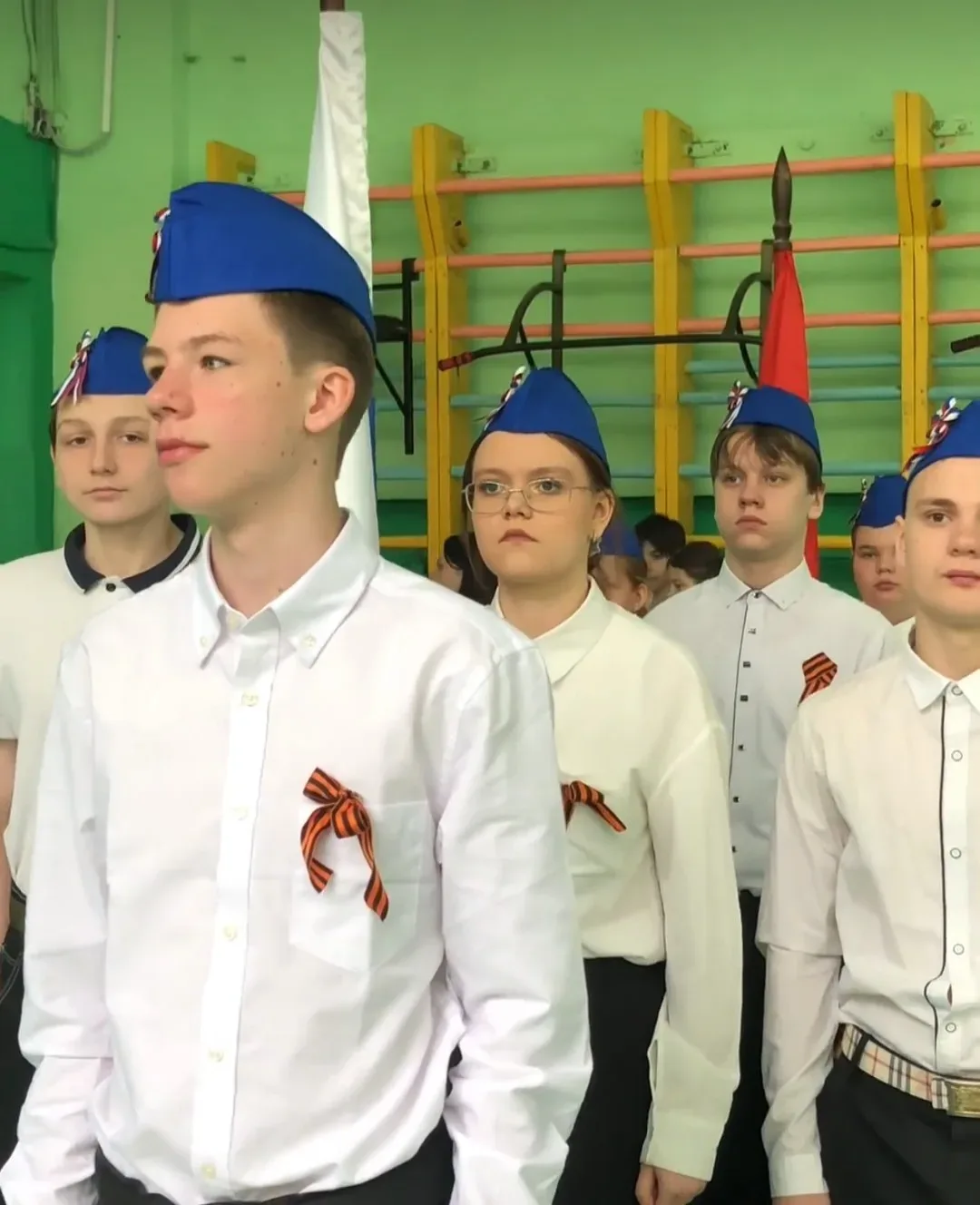 #новости_ОК33  ⭐День Победы в наших школах⭐  ⭐В предверии Дня Победы  Знамённая группа школы #6 им. 