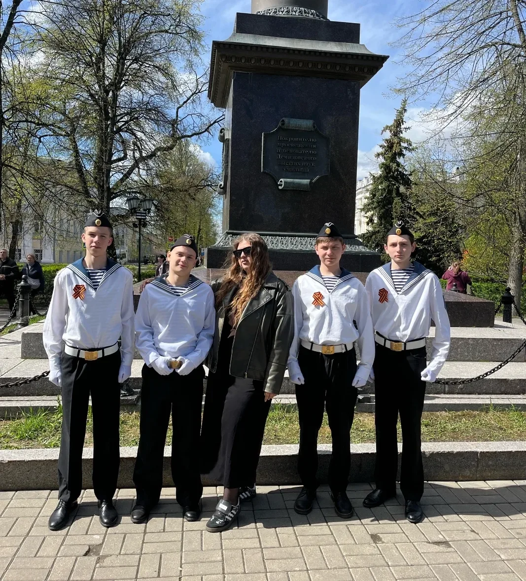 #новости_ОК33  ⭐День Победы в наших школах⭐  ⭐В предверии Дня Победы  Знамённая группа школы #6 им. 