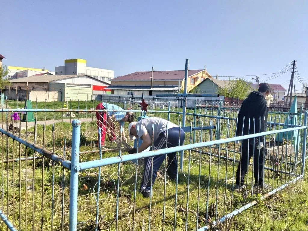 Акция "Нет забытых могил" В преддверии 81-летия Великой Победы, активисты волонтерского отряда "Лига