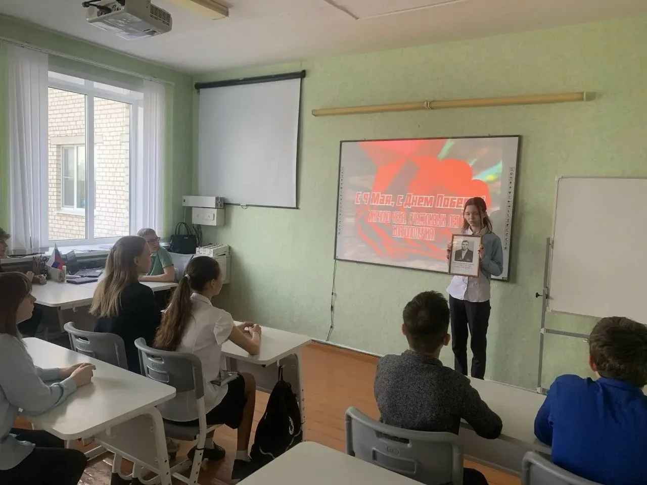 В 7 «А» классе прошёл тематический классный час «Мы помним, мы гордимся!», посвящённый подвигу нашег