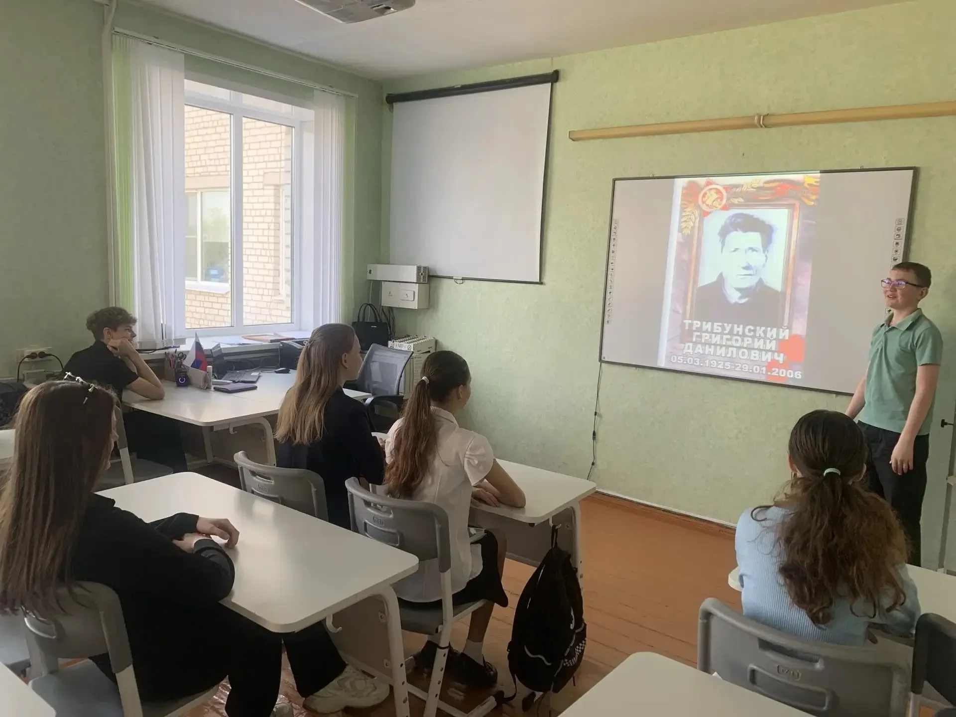 В 7 «А» классе прошёл тематический классный час «Мы помним, мы гордимся!», посвящённый подвигу нашег