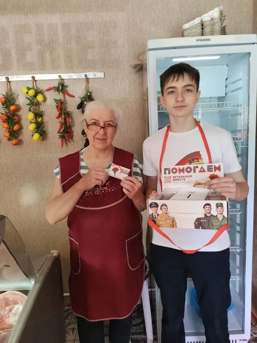 Акция "Красная гвоздика" проходит в Калачеевском районе. Волонтёры Победы Заброденской школы под рук